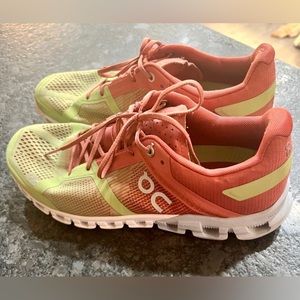 On Cloud Sneakers Size 9